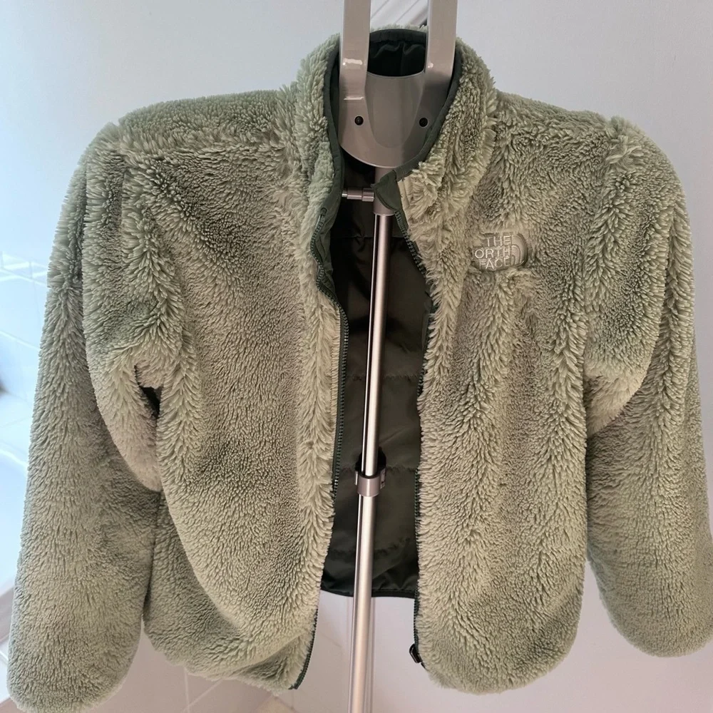 The North Face Girls Reversible Mossbud Swirl Jacket in Green Size Youth M